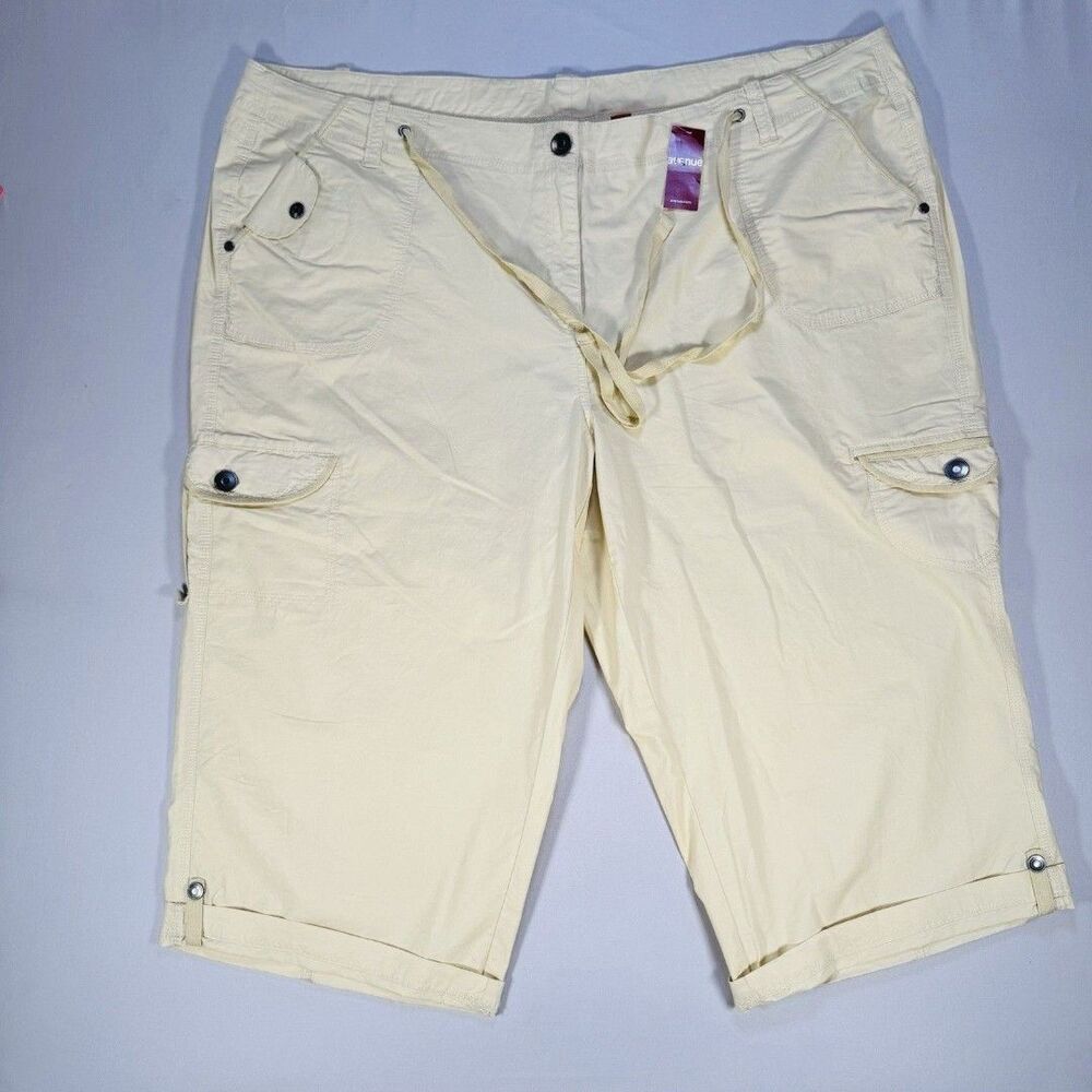 Avenue Women’s Cargo Capri Pants Size 24 Khaki Soft Yellow Casual Pockets NWT